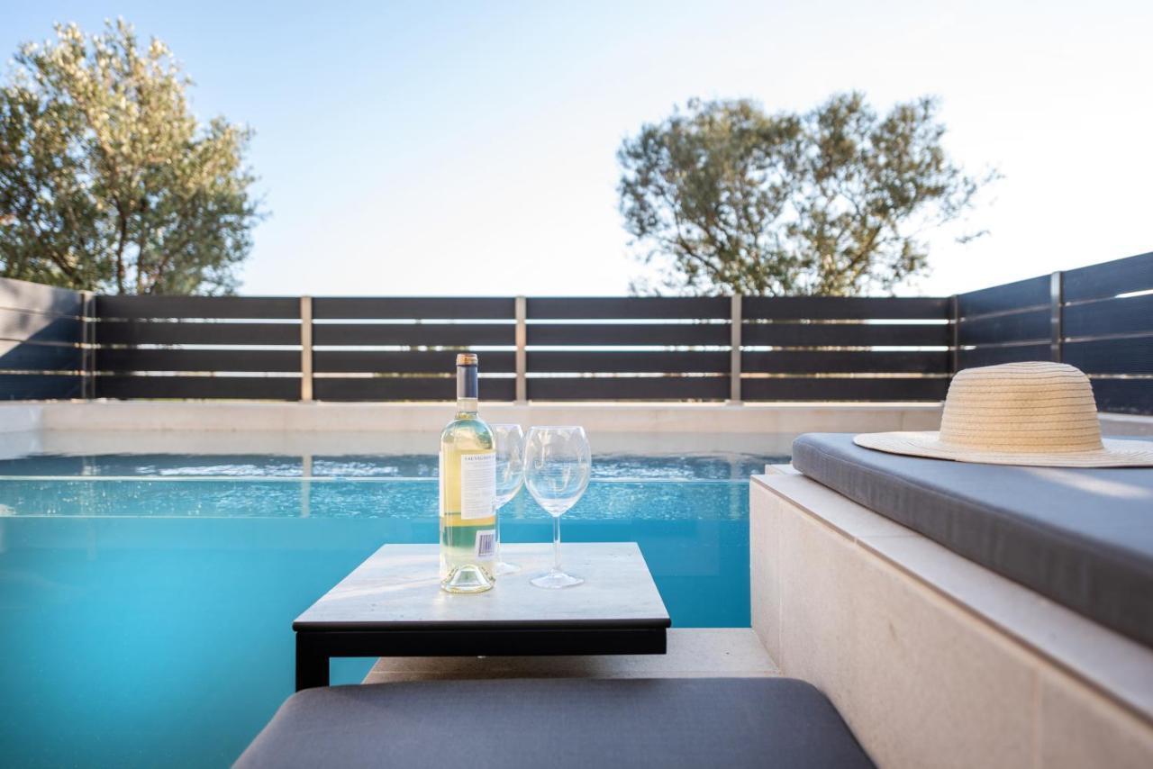 Serene Seafront Villas Néa Iráklia Eksteriør bilde