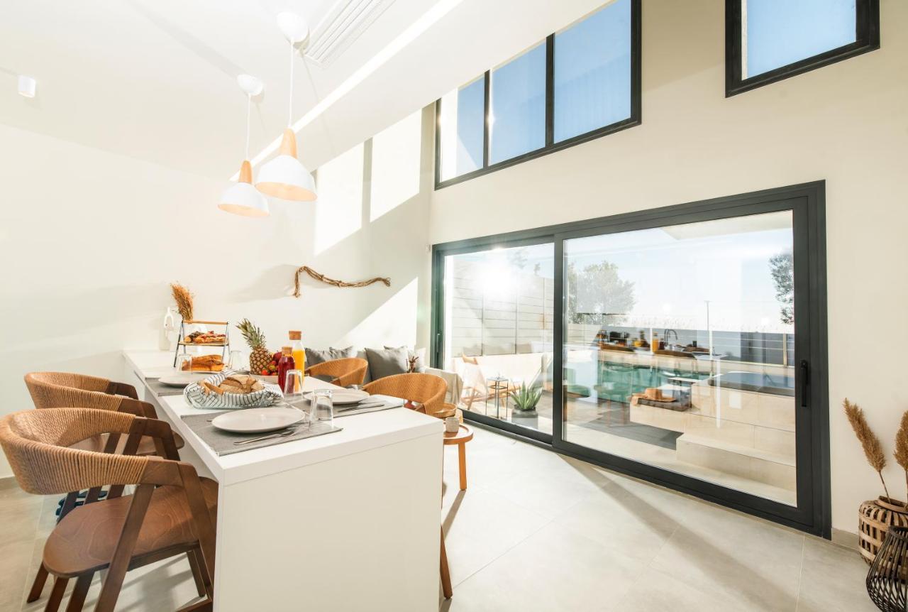 Serene Seafront Villas Néa Iráklia Eksteriør bilde